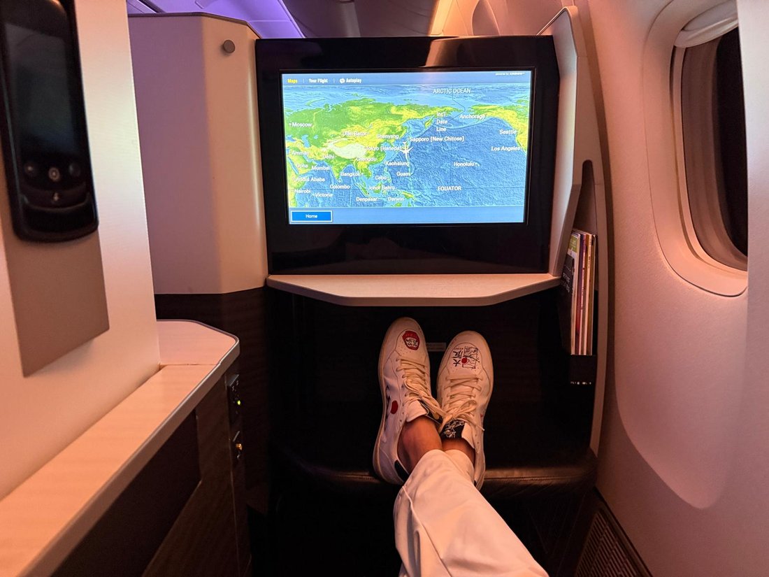 Business Class cabin — Tokyo → Sydney